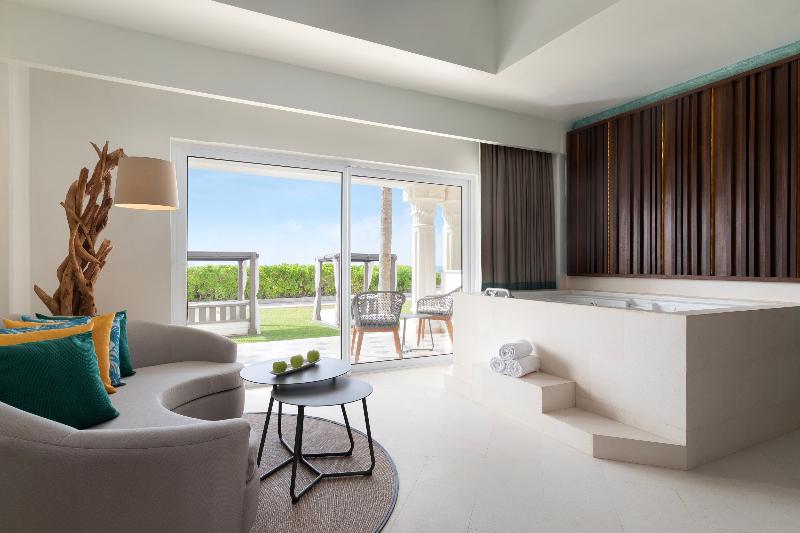 سوییت جونیور با چشم‌انداز دریا, Hilton Playa Del Carmen, An All Inclusive Adult Only Resort
