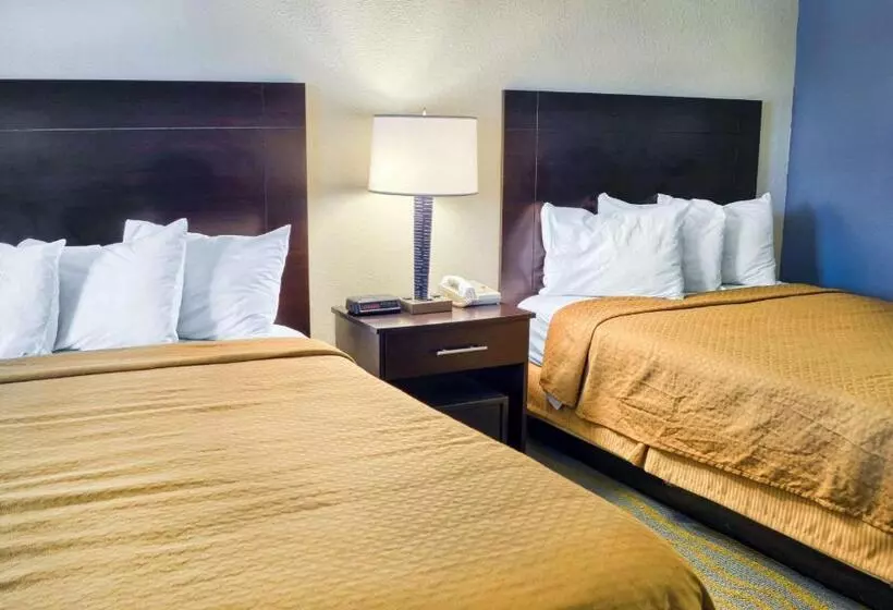 ２ダブルベッドのスタンダードルーム, Quality Inn Thornburg