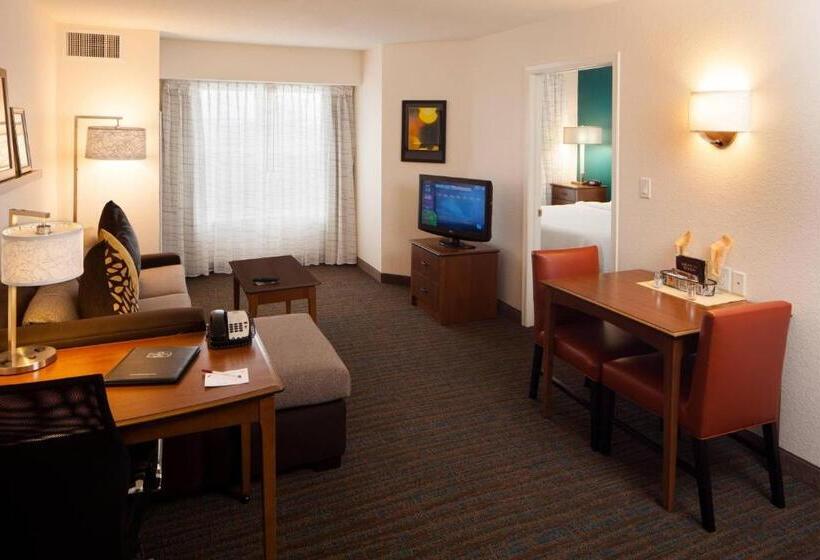 מיטת קינג בסוויטה, Residence Inn By Marriott Wichita East At Plazzio