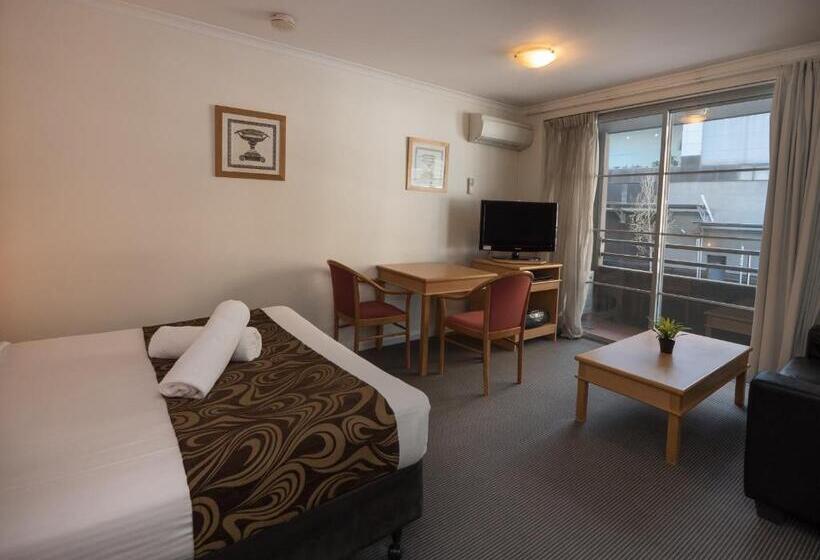 חדר סטודיו סטנדרד, Napoleon On Kent