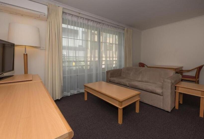 חדר סטודיו סטנדרד, Napoleon On Kent