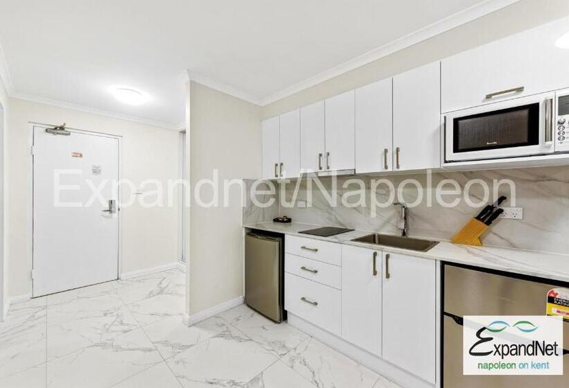 סטודיו דלוקס, Napoleon On Kent