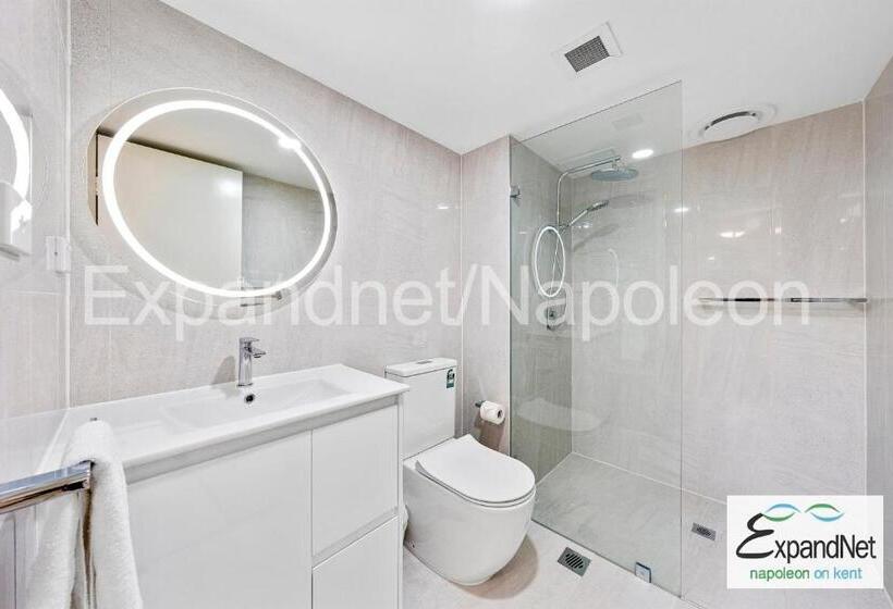 סטודיו דלוקס, Napoleon On Kent