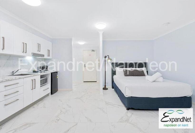 סטודיו דלוקס, Napoleon On Kent