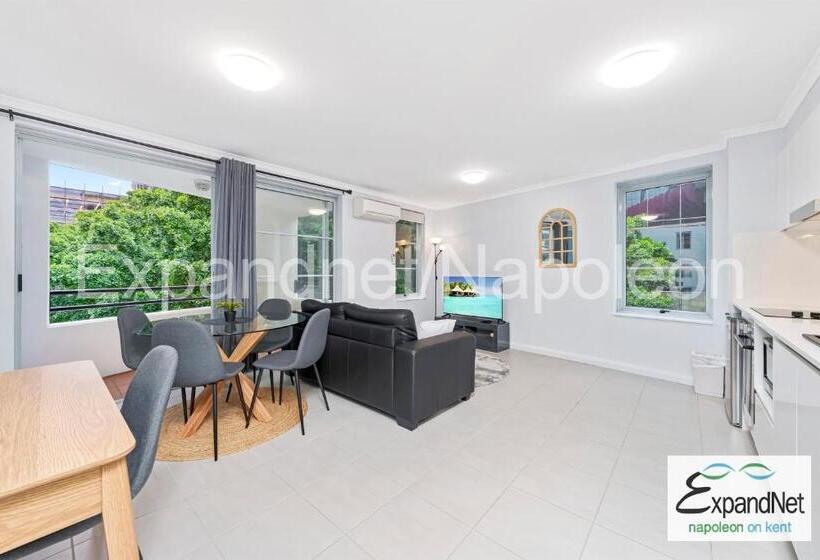 דירת חדר דלוקס, Napoleon On Kent