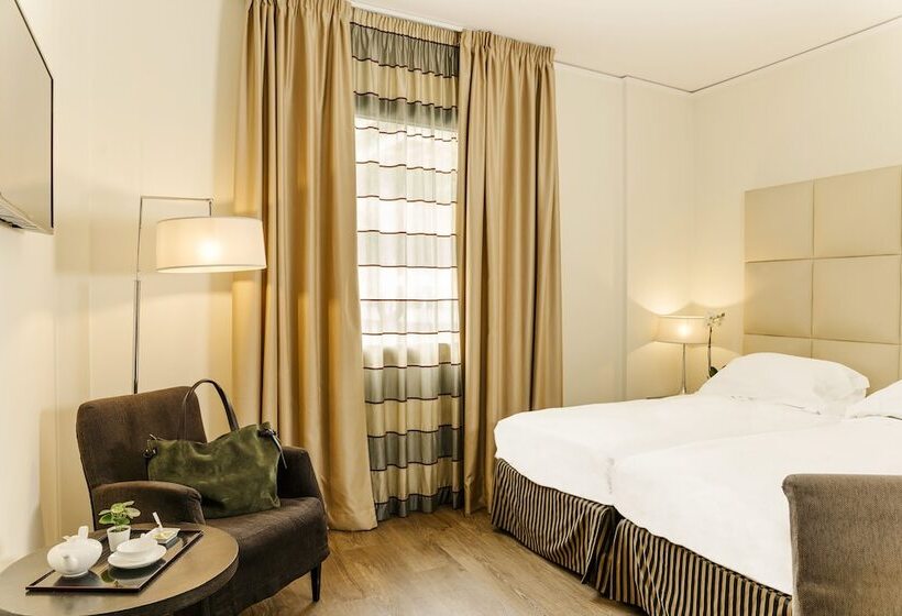 اتاق کلاسیک, Cosmopolitan