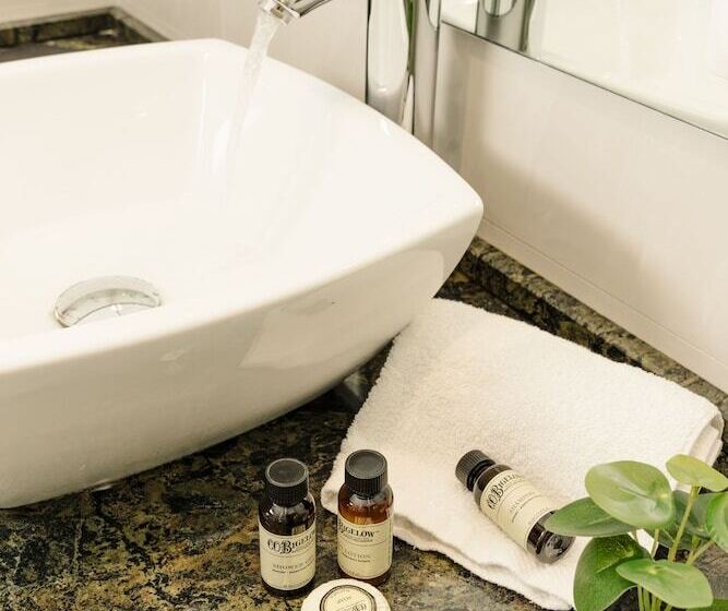 اتاق کلاسیک, Cosmopolitan