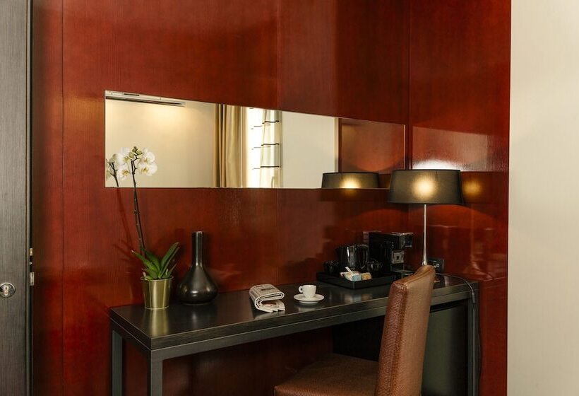 اتاق راحتی, Cosmopolitan