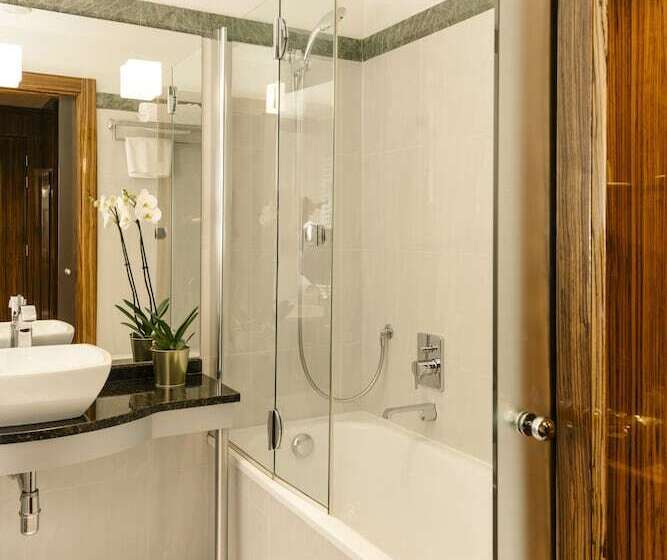 اتاق راحتی, Cosmopolitan