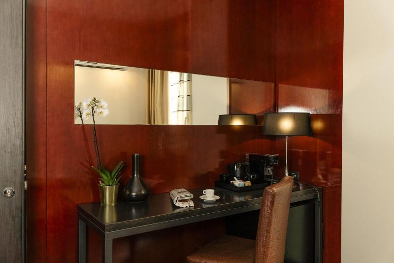 اتاق راحتی سه تخته, Cosmopolitan