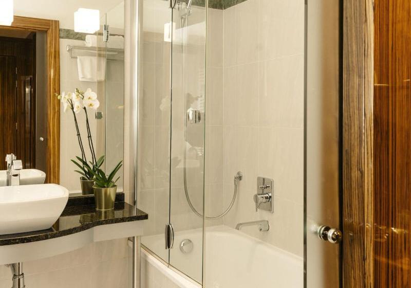 اتاق راحتی, Cosmopolitan