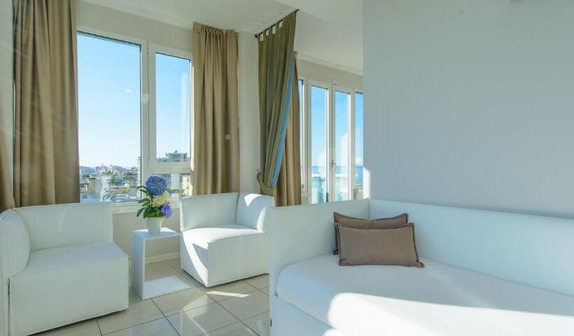 جناح مطلّ علي البحر, Cristallo