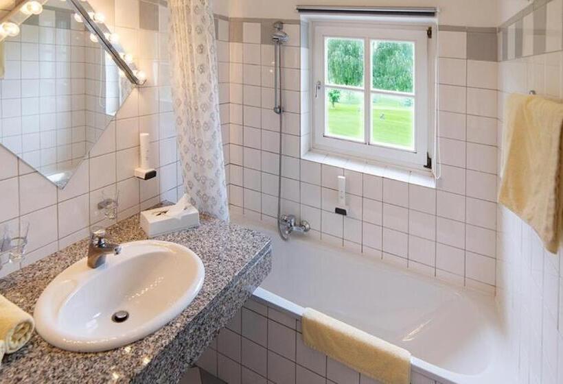 Standard Triple Room with Terrace, Drachenwand   Mondsee