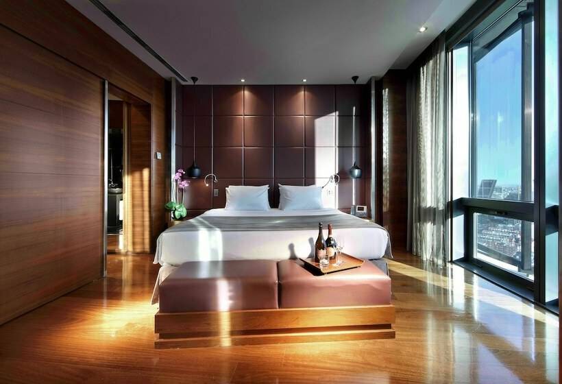 سوییت جونیور, Eurostars Madrid Tower