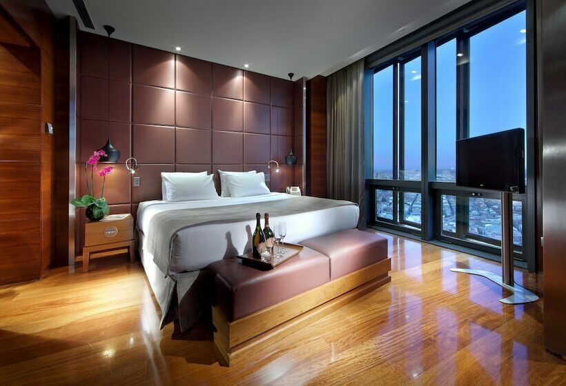 سوییت جونیور, Eurostars Madrid Tower