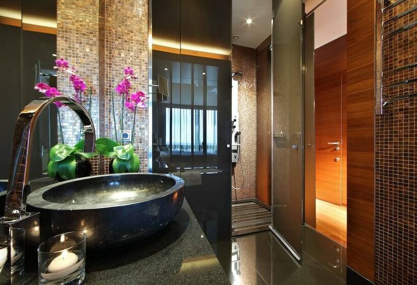 سوییت جونیور, Eurostars Madrid Tower