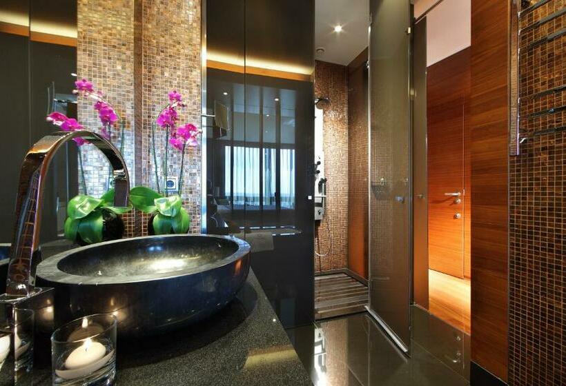 سوییت جونیور, Eurostars Madrid Tower