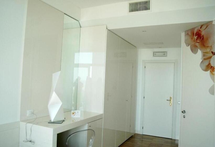 חדר סטנדרט, Excelsior