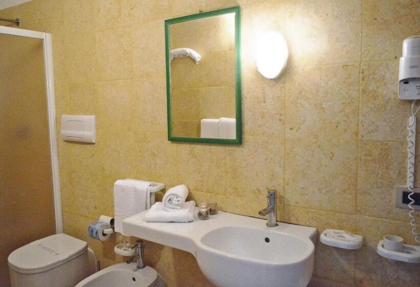 חדר סטנדרט לשלושה, Mar & Sol