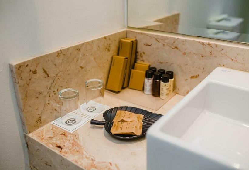 주니어 스위트, Napa Plaza