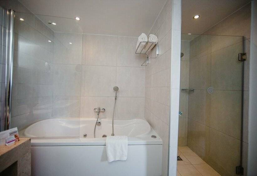 주니어 스위트, Napa Plaza