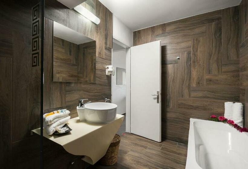 Семейный Номер Вид на Море, Pantokrator