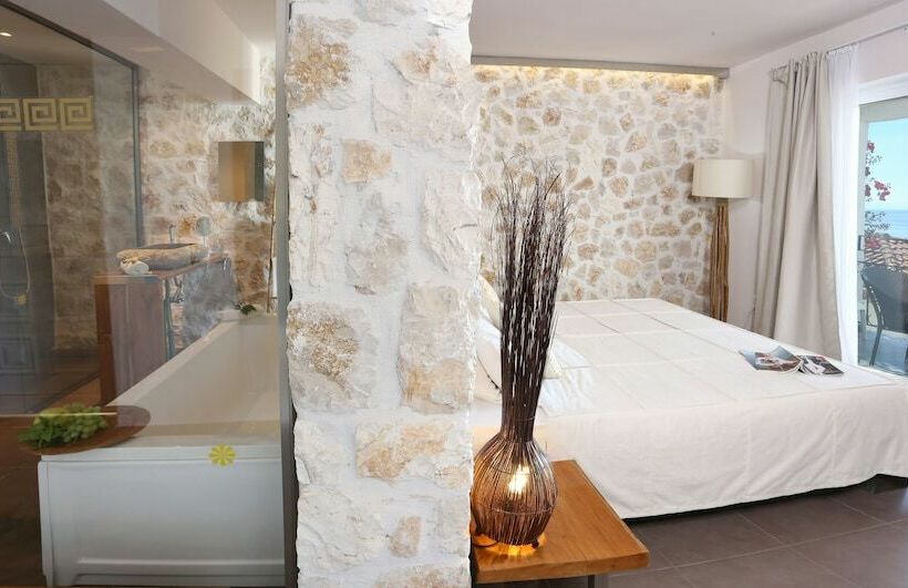 غرفة سوبيريور ثلاثية مطلّة علي البحر, Pantokrator