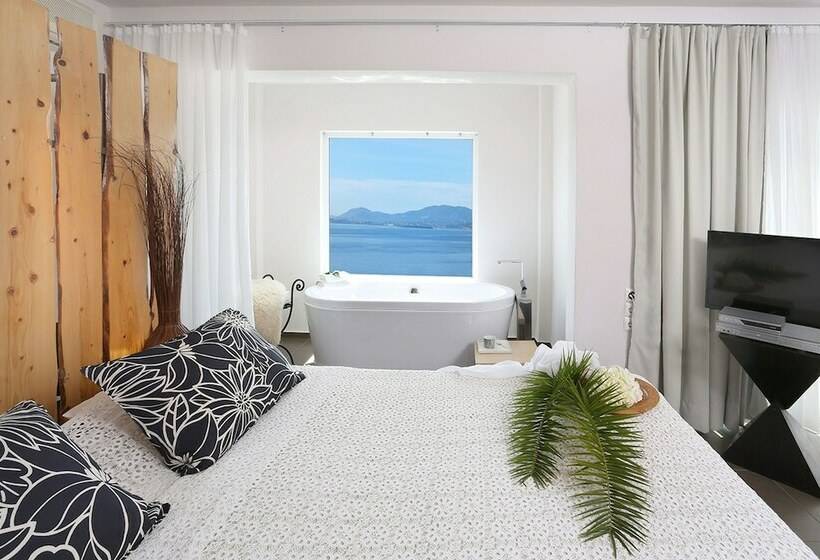 غرفة سوبيريور ثلاثية مطلّة علي البحر, Pantokrator