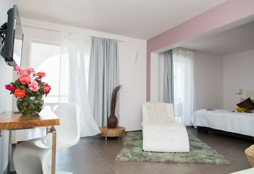 Семейный Номер Вид на Море, Pantokrator