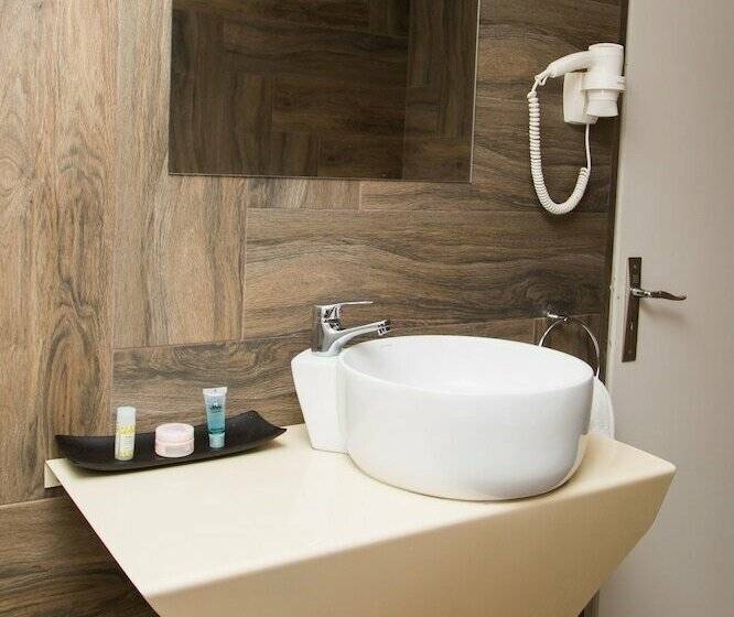 غرفة عائلية مطلّة علي البحر, Pantokrator