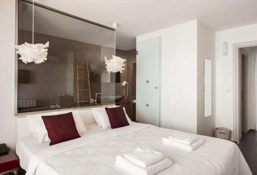 جناح سوبريور من غرفتي نوم, Pantokrator