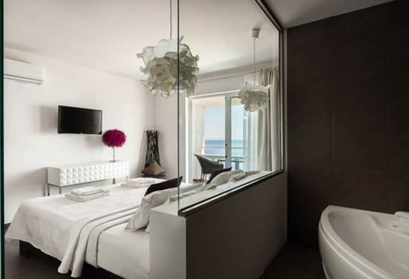 جناح سوبريور من غرفتي نوم, Pantokrator