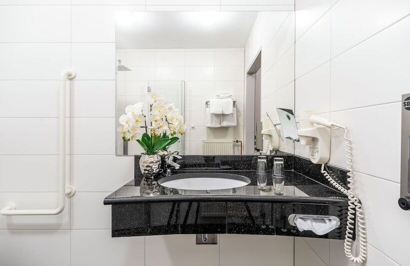 חדר קומפורט לשלושה, Plaza Inn Braunschweig City Süd