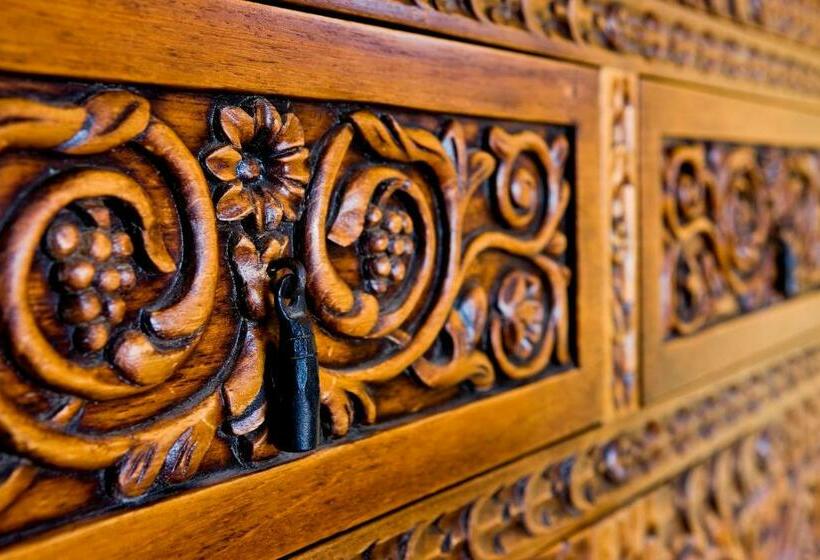 标准间, Santa Cruz Plaza