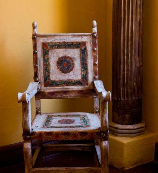 标准间, Santa Cruz Plaza