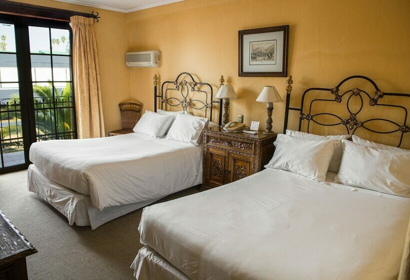 标准间, Santa Cruz Plaza