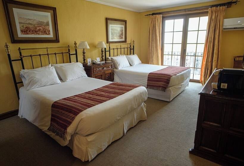 标准间, Santa Cruz Plaza