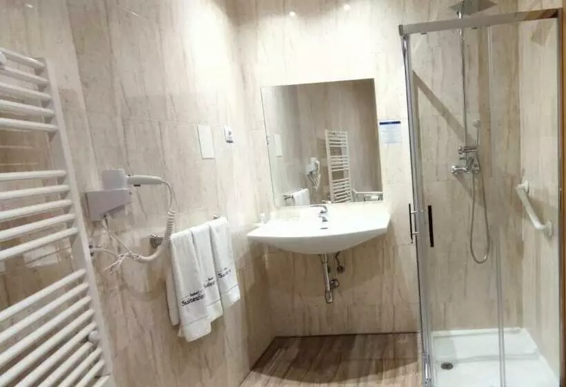 اتاق استاندارد سه نفره, Suites Feria De Madrid