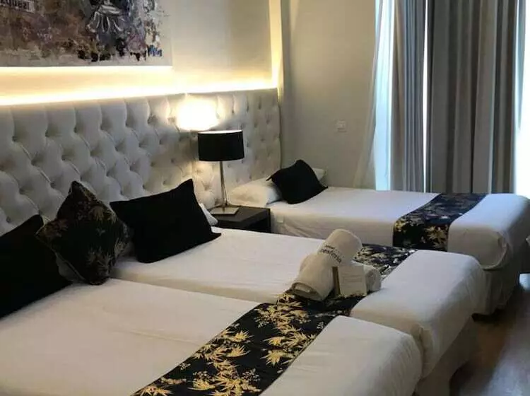اتاق استاندارد سه نفره, Suites Feria De Madrid