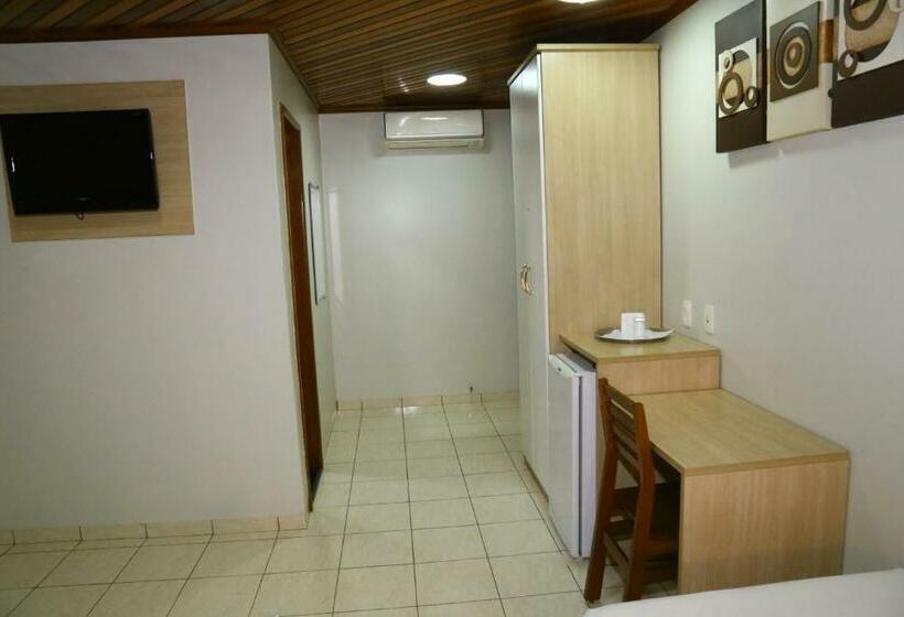 اتاق خانوادگی, Swamy