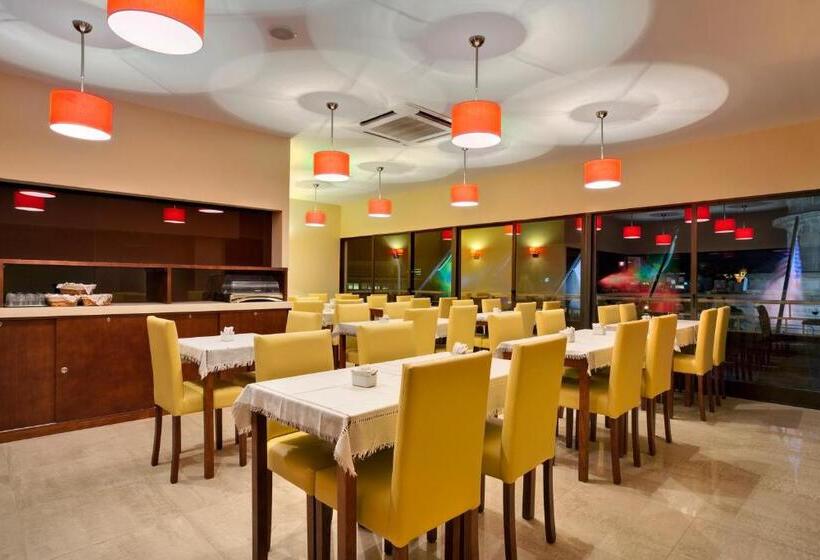 اتاق اکونومی, Vera Cruz Porto Downtown