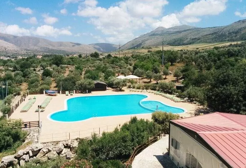 اتاق استاندارد با چشمانداز استخر, Villa Zina Family Resort