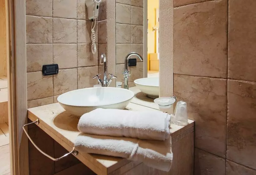 اتاق استاندارد با چشمانداز استخر, Villa Zina Family Resort