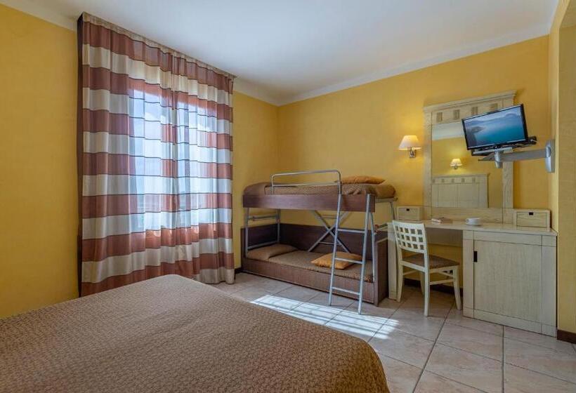 חדר סטנדרט לשלושה, Villa Zina Family Resort