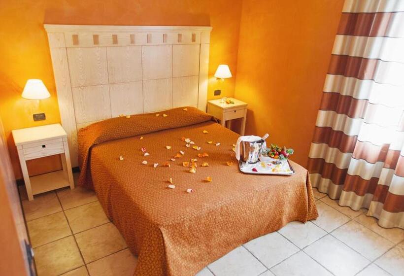 חדר סטנדרט נוף לבריכה, Villa Zina Family Resort