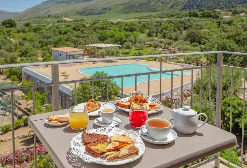 اتاق استاندارد با چشمانداز استخر, Villa Zina Family Resort