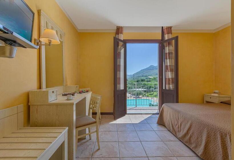 חדר סטנדרט נוף לבריכה, Villa Zina Family Resort