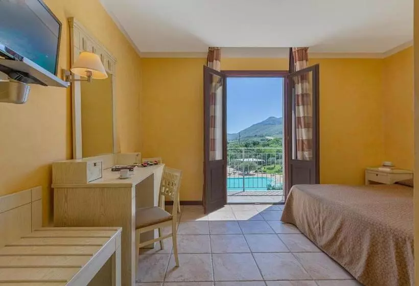 اتاق استاندارد با چشمانداز استخر, Villa Zina Family Resort