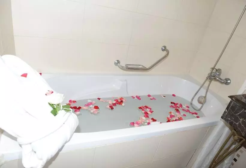 اتاق استاندارد سه نفره, Le Zenith Hotel & Spa