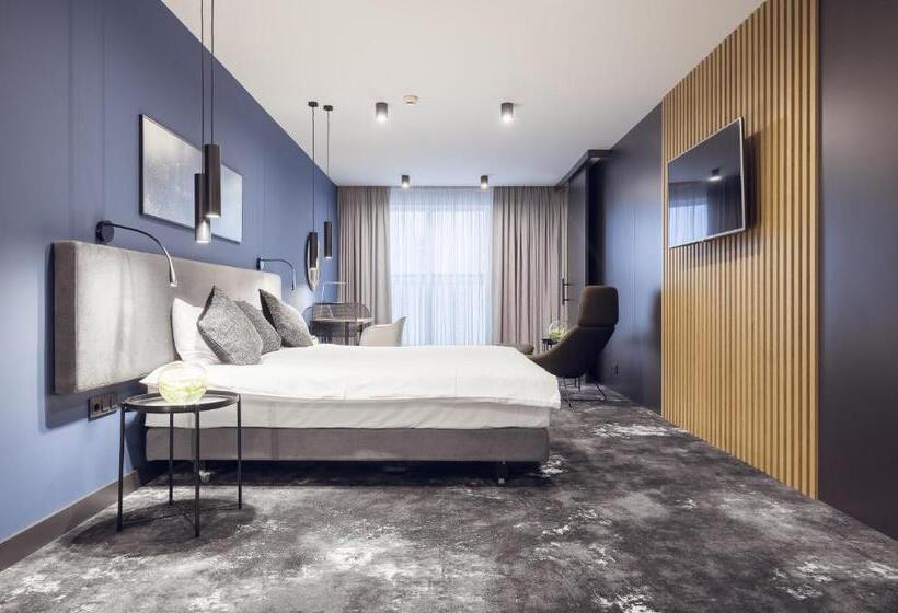 جناح جونيور, Mamaison Residence Diana